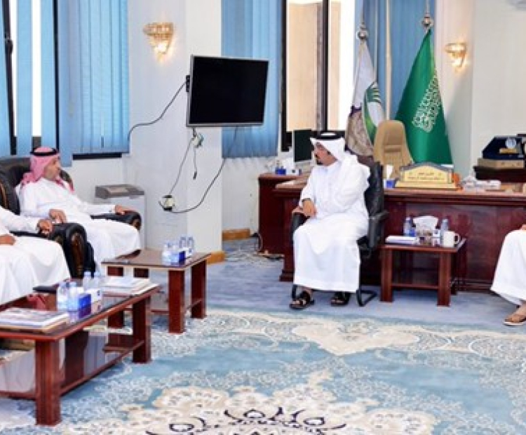 Najran Chamber Secretary-General Dr. Khalid bin Mohammed Al-Dajnah held a meeting in his office with the Chairman of the Chamber’s Health Committee, Mr. Ahmed bin Mohsen Al-Rasha.