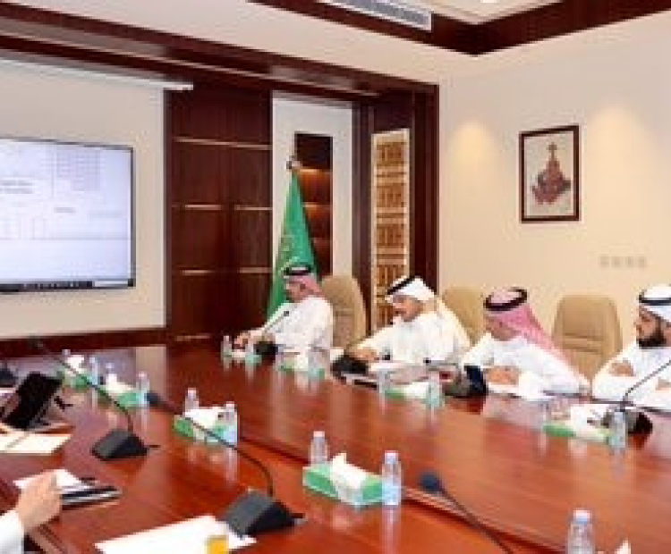 The Secretary-General of Najran Chamber, Dr. Khalid bin Mohammed Al-Dajnah, meets with the director and members of the team from Kanooz Company.
